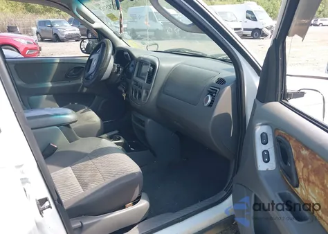 2003 Ford Escape Xlt from USA, damaged, VIN 1FMYU03193KB33615